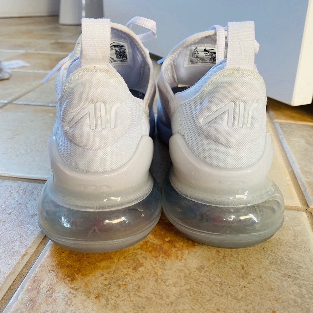NIKE- Womens Air Max 270